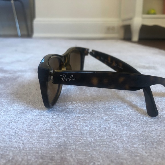 Ray-Ban Tortoise Shell Polarized Wayfarer - Picture 3 of 5